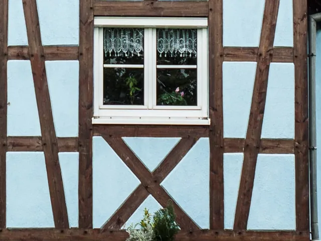 Texture d'habillage effet colombages alsaciens, matériau emblématique de Alsace